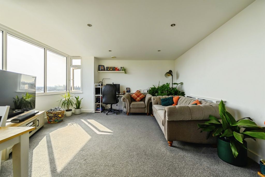 Additional image 2 of 2 bed flat for saleLondon Road, Portsmouth PO2