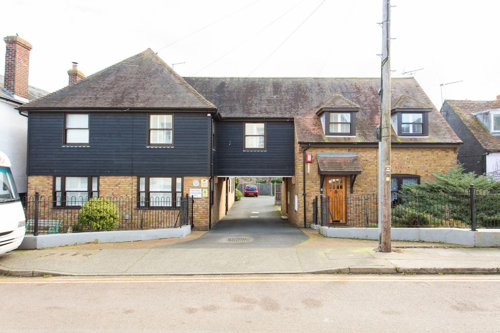 2 bed flat for salePettman Mews Island Wall, Whitstable CT5