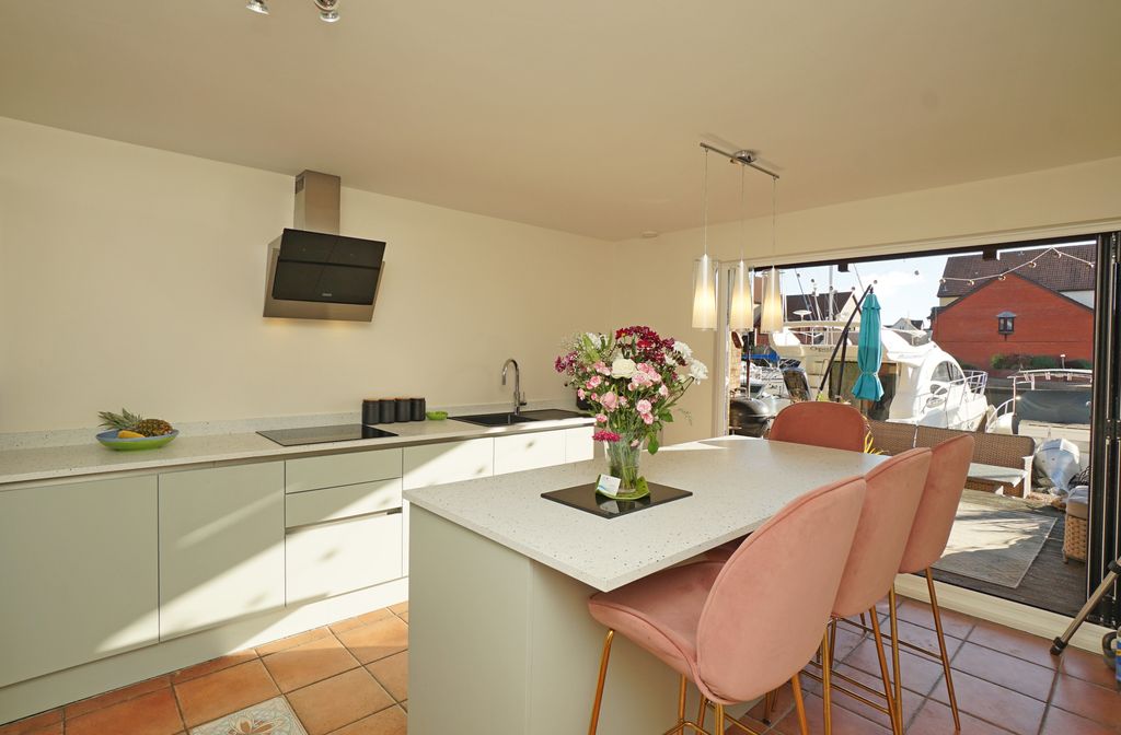 Additional image 2 of 3 bed town house for saleNewlyn Way, Port Solent PO6