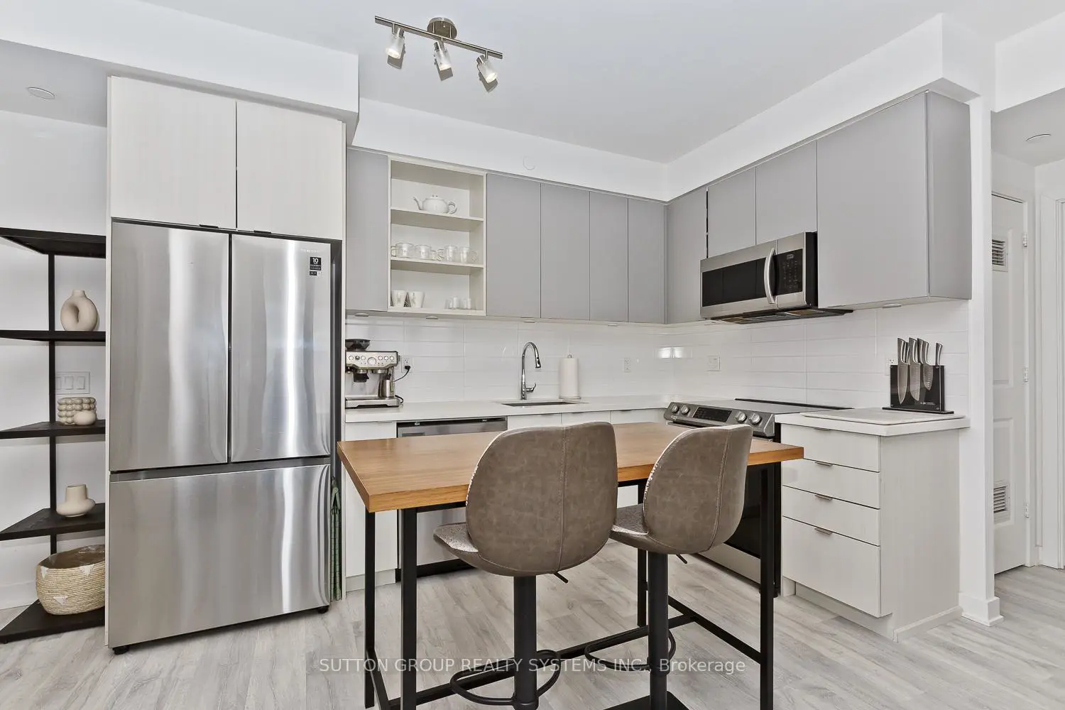Additional image 5 of 4655 Metcalfe Avenue 1409