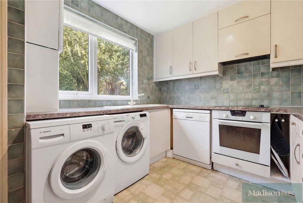 Additional image 3 of 3 bed flat for saleParkmore Close, Woodford Green IG8