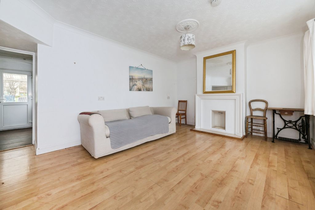 Additional image 3 of 4 bed semi-detached house for saleWoodcote Road, Southampton SO17