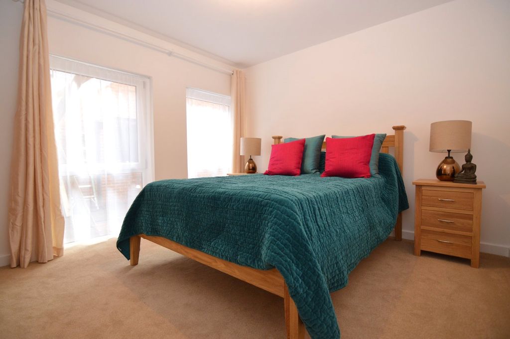 Additional image 7 of 13 bed detached house for salePeach Street, Wokingham, Berkshire RG40