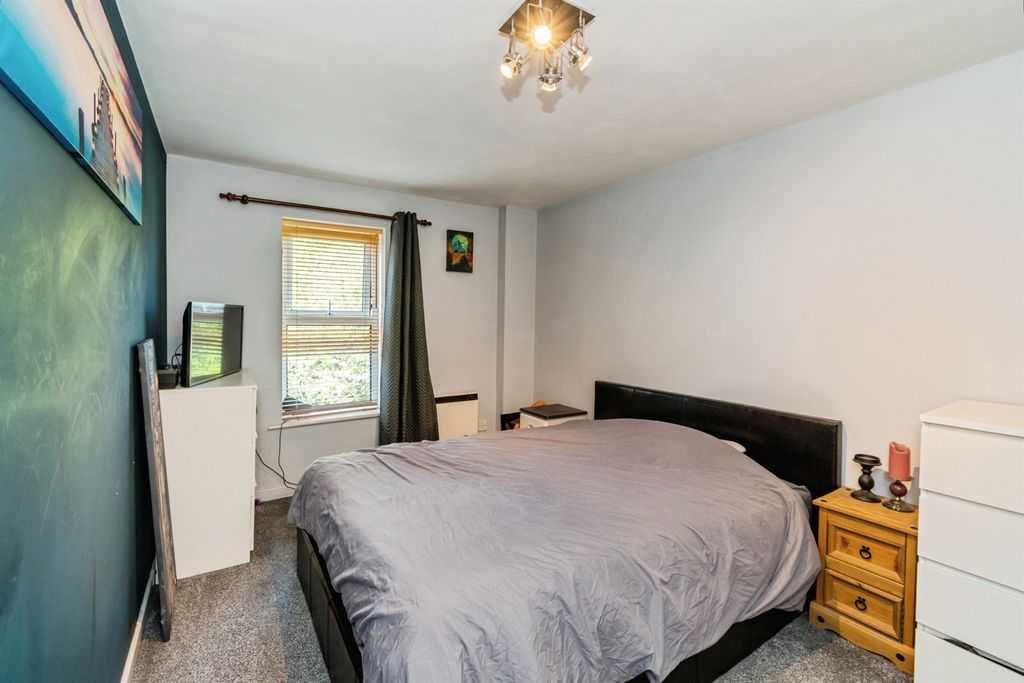 Additional image 8 of 2 bed flat for saleWestridge Road, Southampton SO17