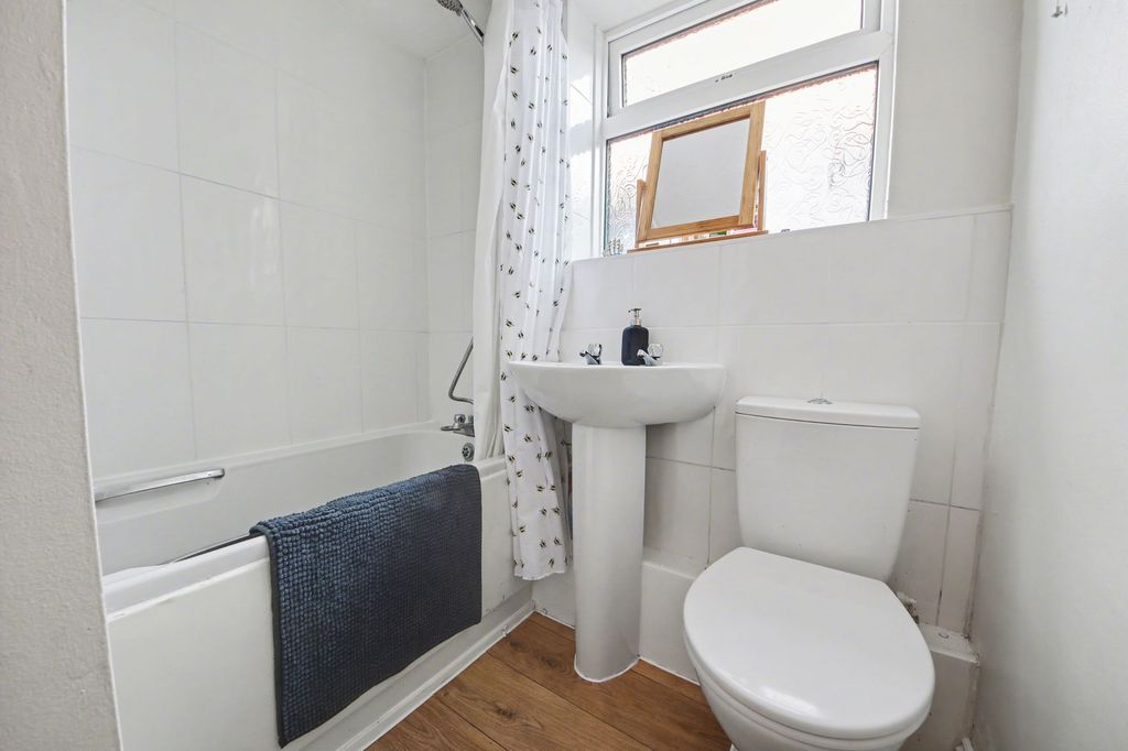 Additional image 4 of 1 bed flat for sale48 Cobbett Road, Bitterne Park SO18