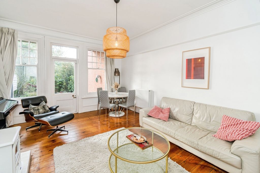 Additional image 5 of 2 bed flat for saleWelbeck Avenue, Southampton, Hampshire SO17