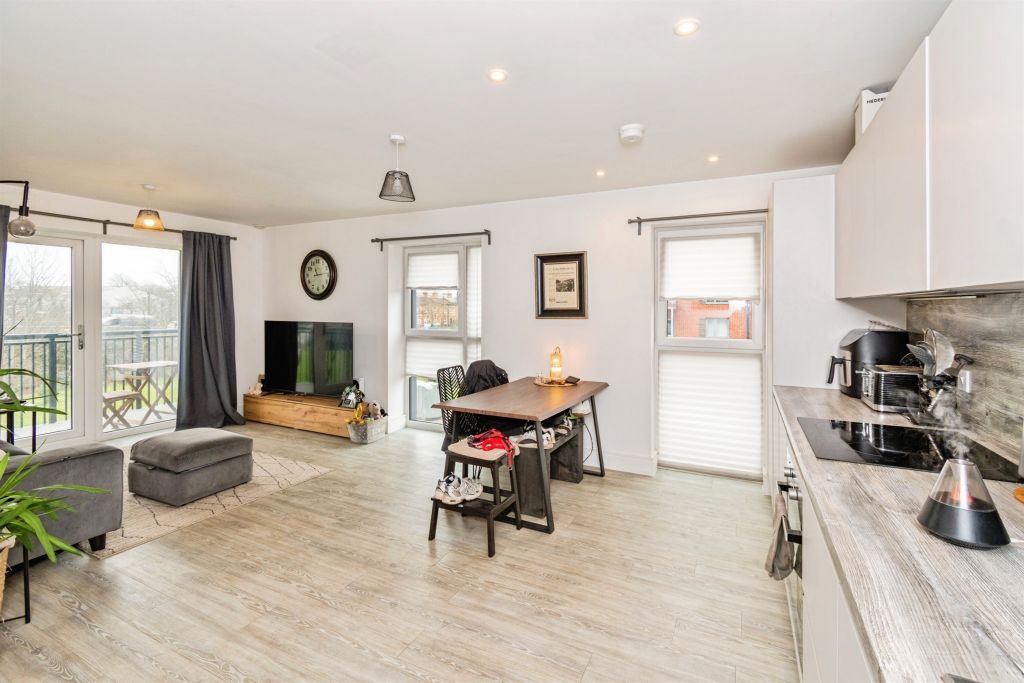 Additional image 6 of 2 bed flat for saleMeridian Way, Southampton SO14