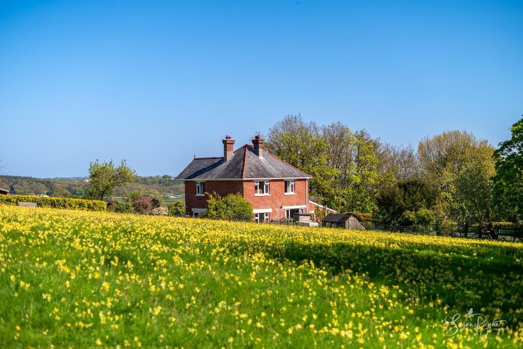 Additional image 2 of 4 bed detached house for saleCalbourne Road, Newport PO30