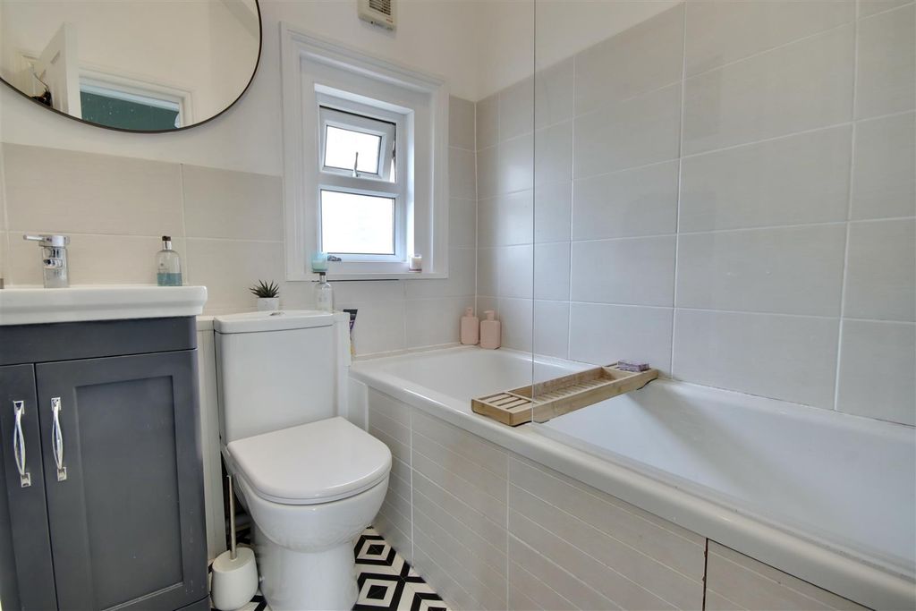 Additional image 18 of 2 bed flat for saleClarence Parade, Southsea PO5