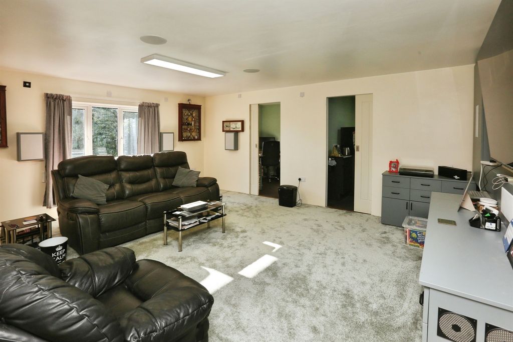 Additional image 6 of 3 bed detached house for saleClover Way, Hedge End, Southampton SO30