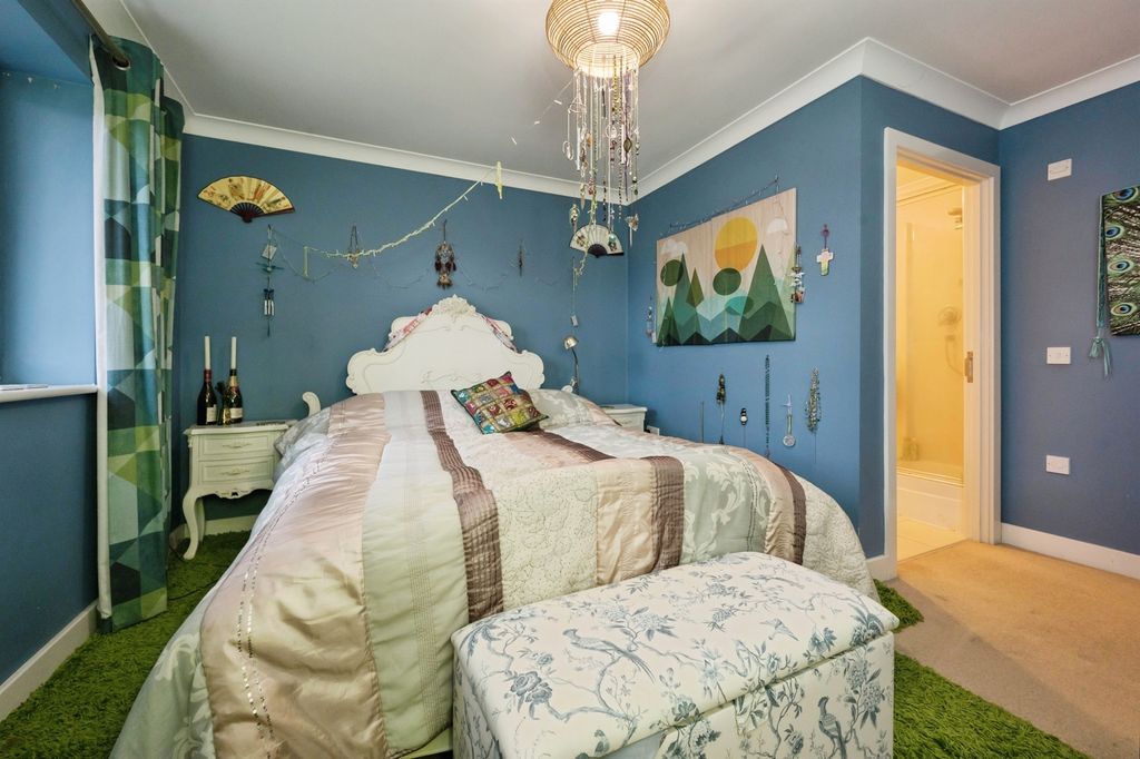 Additional image 4 of 2 bed flat for saleRegents Park Road, Southampton SO15