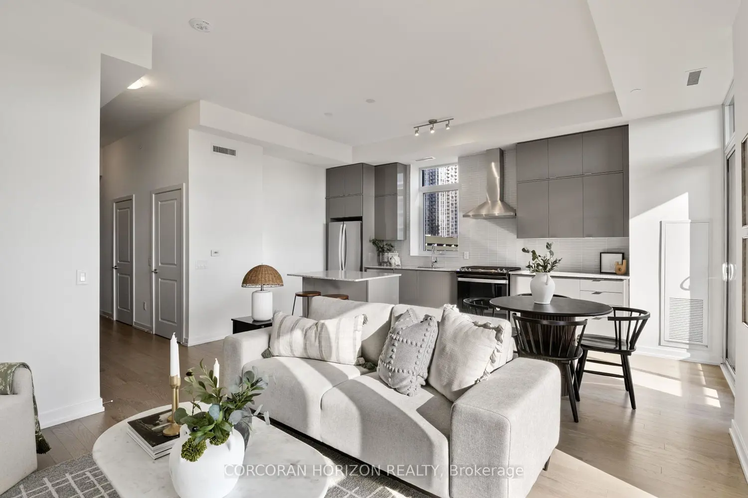 55 Duke Street 420 photo 4
