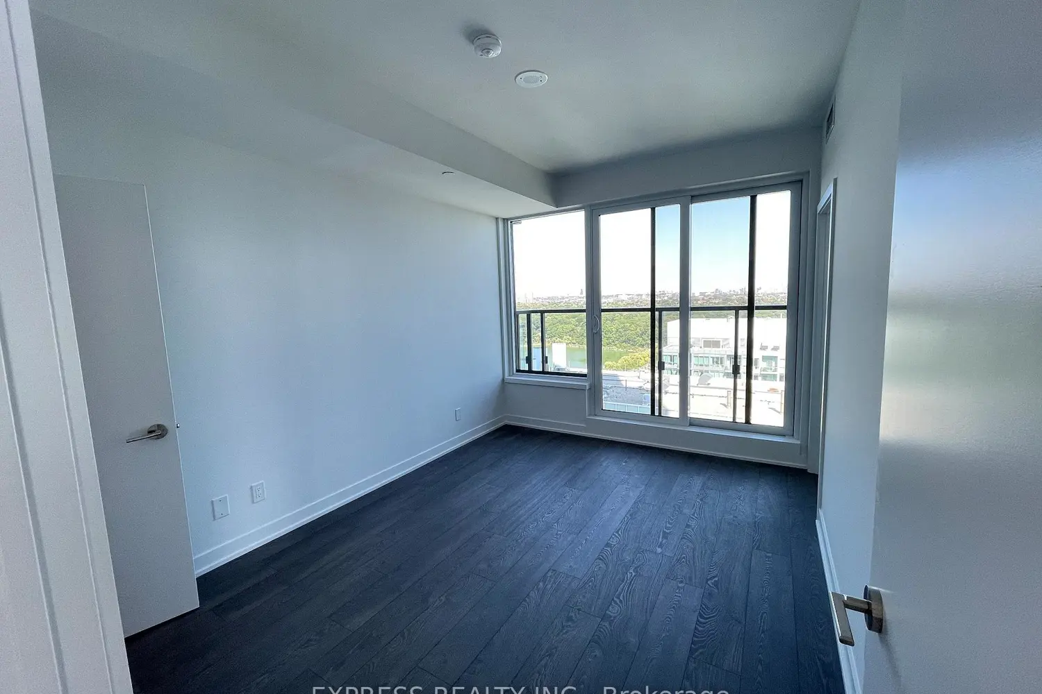 1926 Lake Shore Boulevard 2807 photo 3