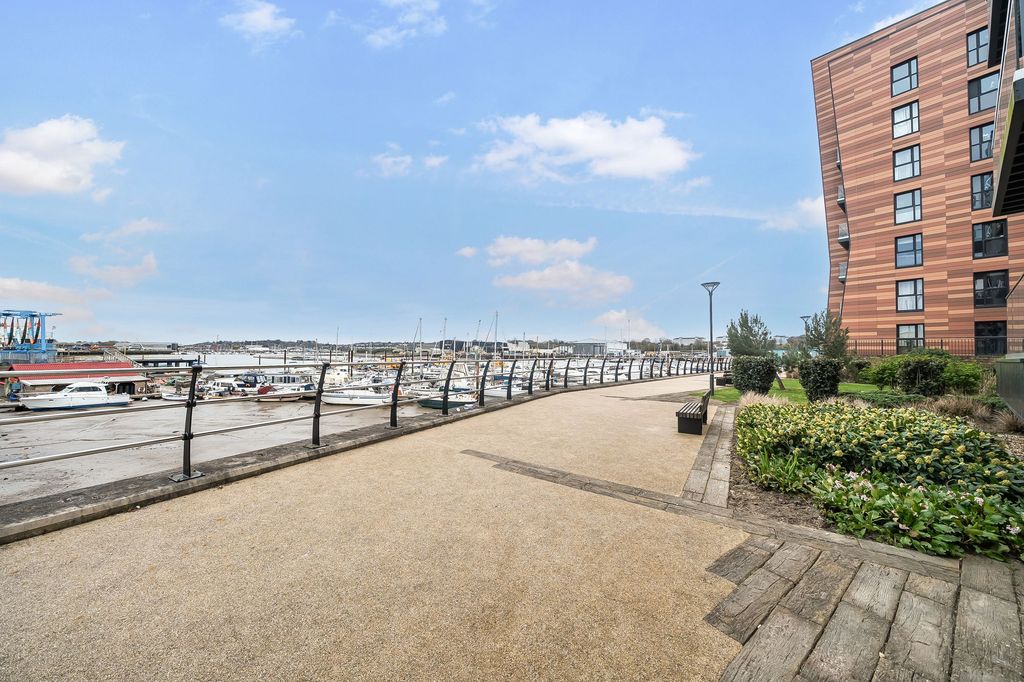 Additional image 11 of 2 bed flat for saleThomas Blake Avenue, Southampton SO14