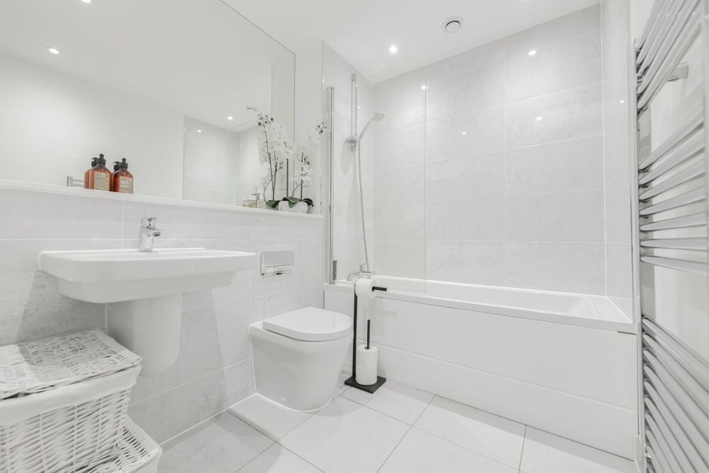 Additional image 11 of 2 bed flat for saleRiverside House, Thomas Blake Avenue, Southampton SO14