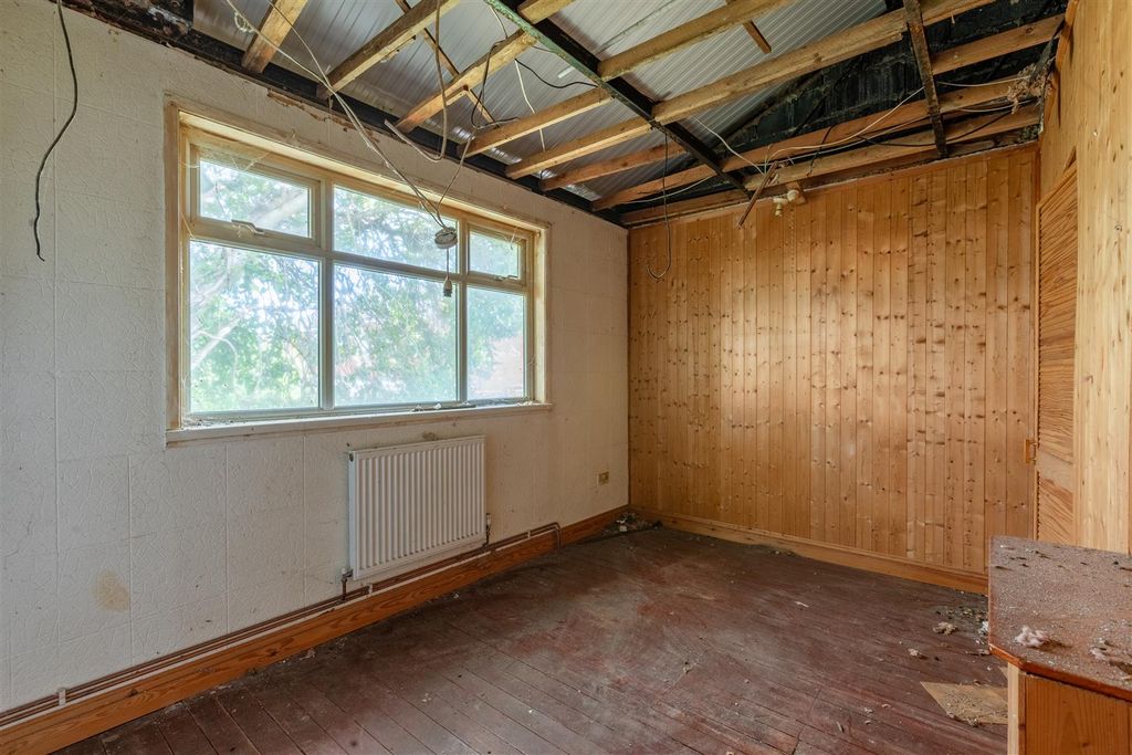 Additional image 4 of 3 bed property for saleDeerhurst Crescent, Portsmouth PO6