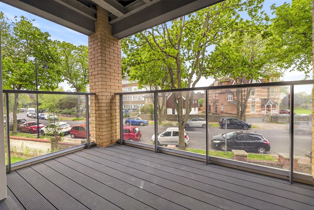 Additional image 12 of 2 bed flat for sale35 Lindfield Place, Worthing BN11