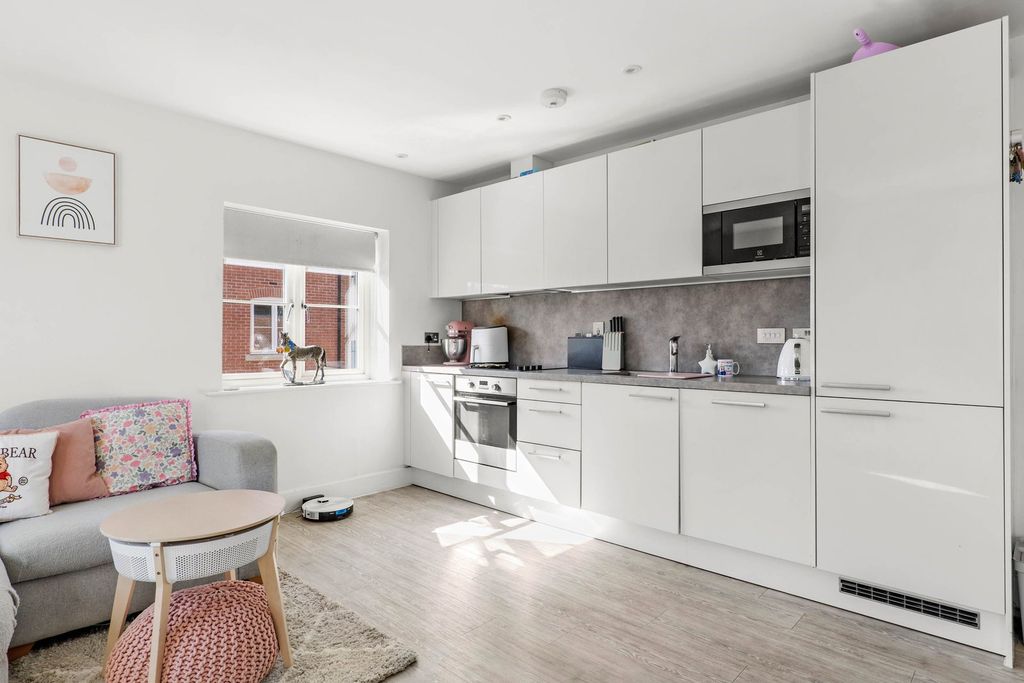 Additional image 2 of 2 bed flat for saleApartment 10, Biscuit Kiln House, Princes Drive, Diglis, Worcester. WR1