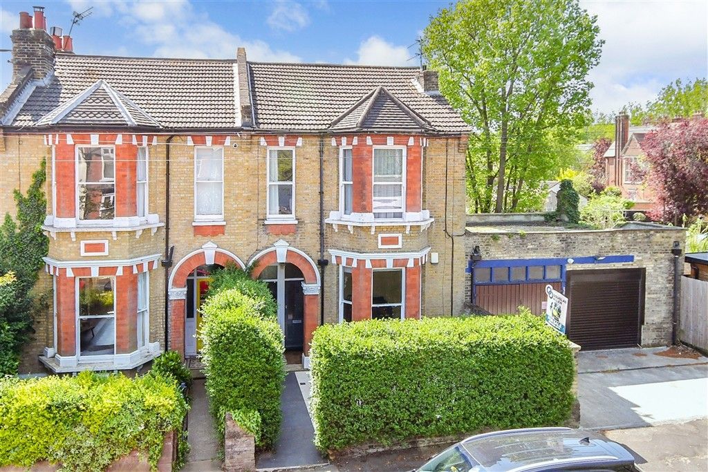 2 bed maisonette for saleGlebe Avenue, Woodford Green, Essex IG8