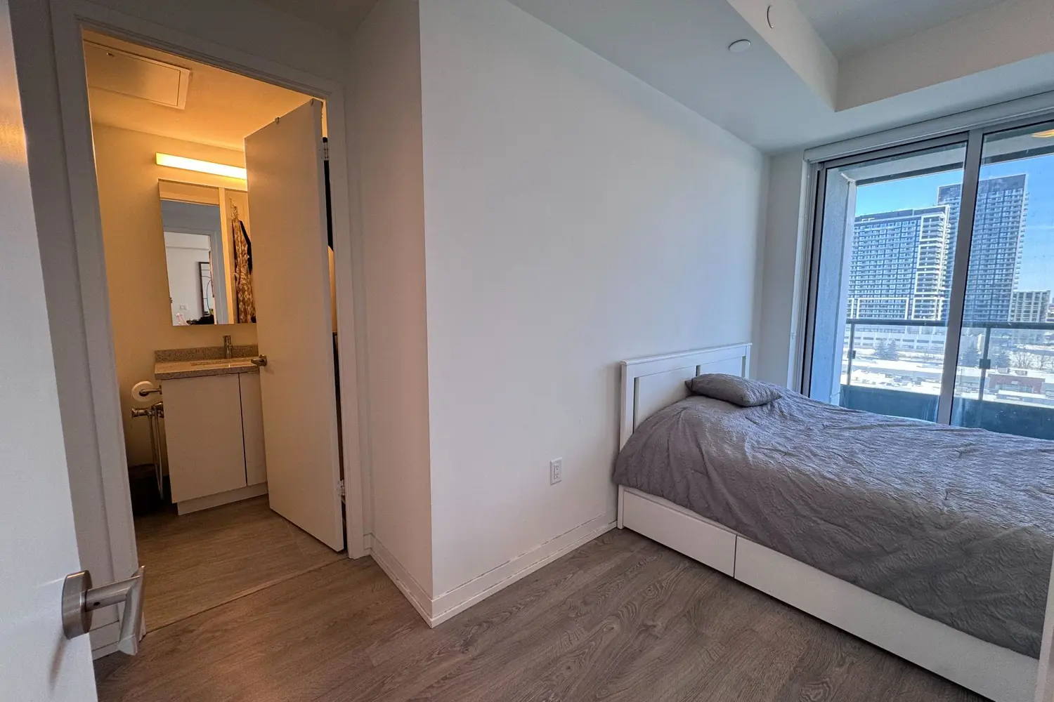 Additional image 5 of 8868 Yonge Street 1006