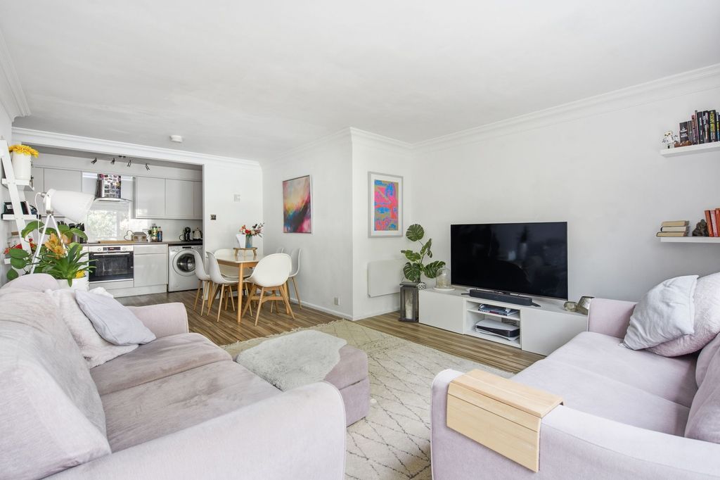 Additional image 4 of 2 bed flat for saleOsborne Road, Windsor SL4