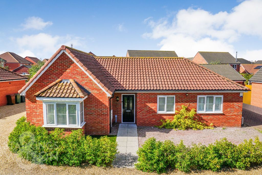 3 bed detached bungalow for saleSomme Close, Wymondham NR18