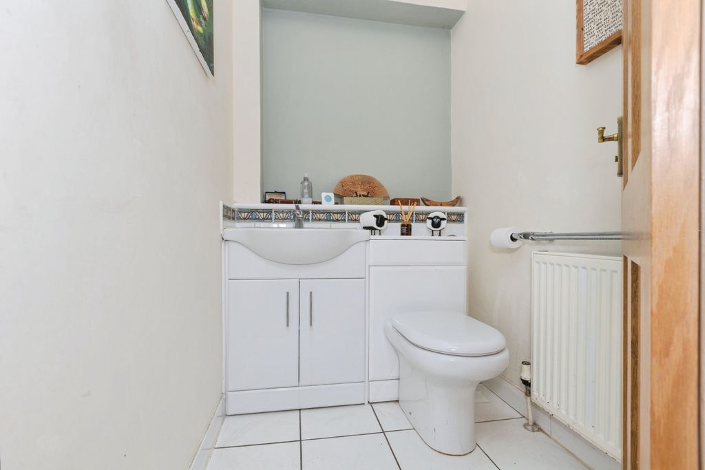 Additional image 7 of 4 bed semi-detached house for saleFosse Close, Hinckley LE10