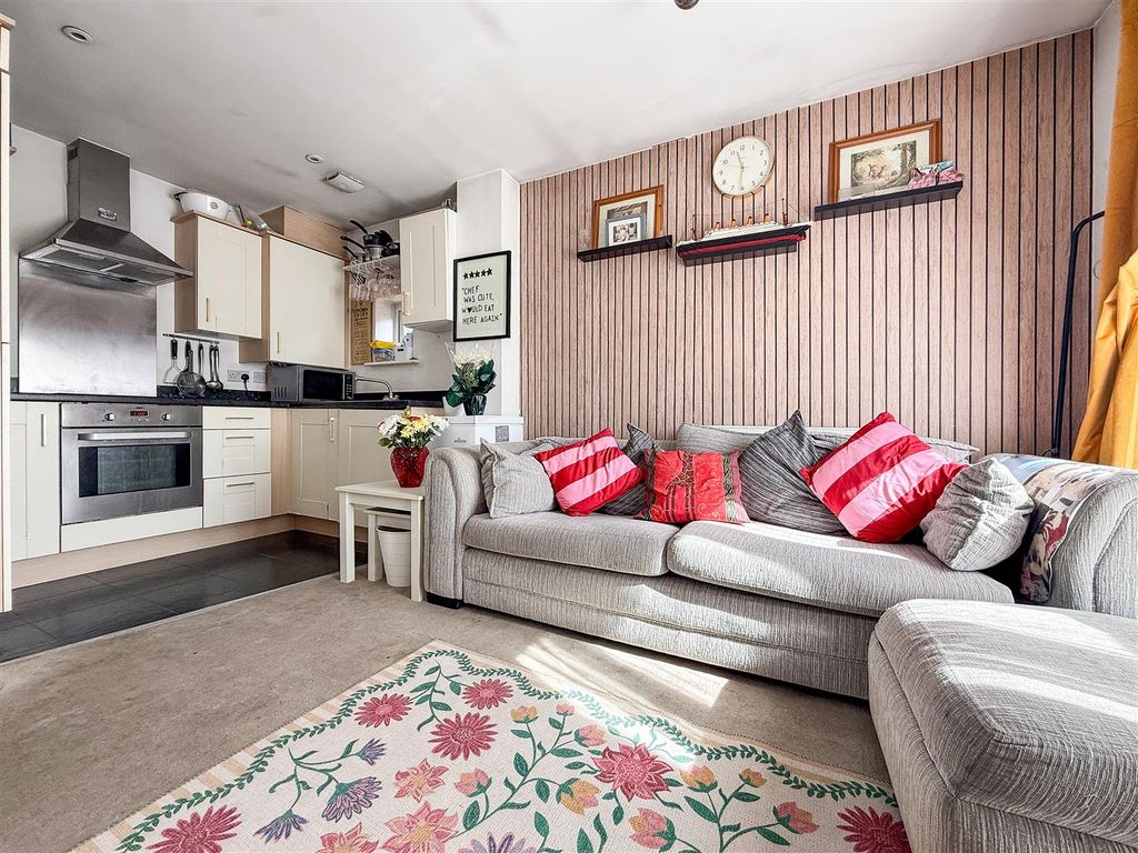 Additional image 4 of 2 bed flat for saleCambrai Close, Portsmouth PO3
