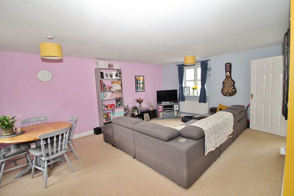 Additional image 2 of 1 bed flat for saleAshcombe Crescent, Witney OX28