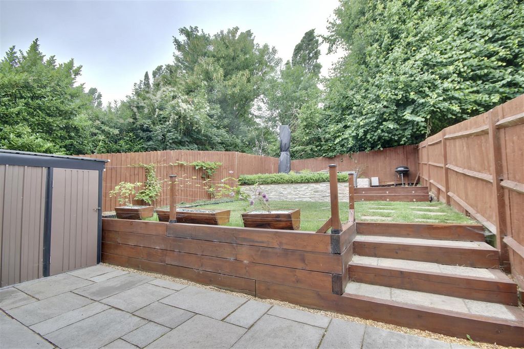 3 bed town house for saleNautilus Drive, Portsmouth PO6