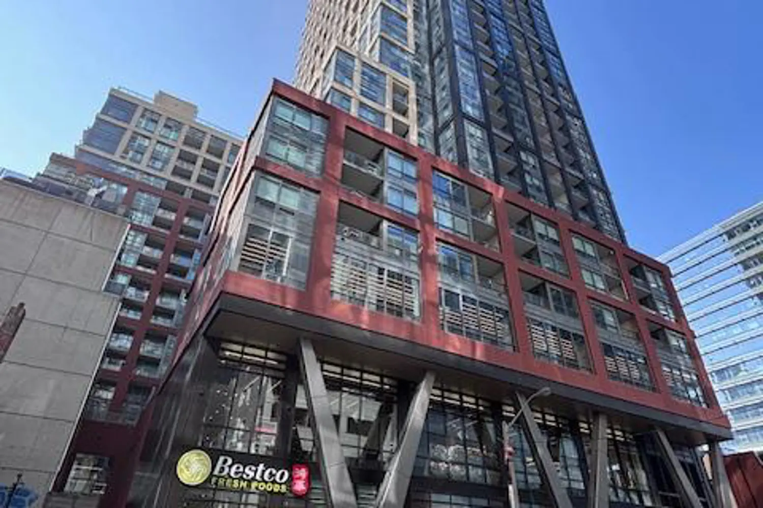 108 Peter Street 1302