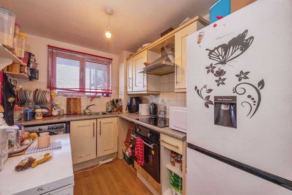 Additional image 6 of 2 bed flat for saleNancy Road, Portsmouth PO1