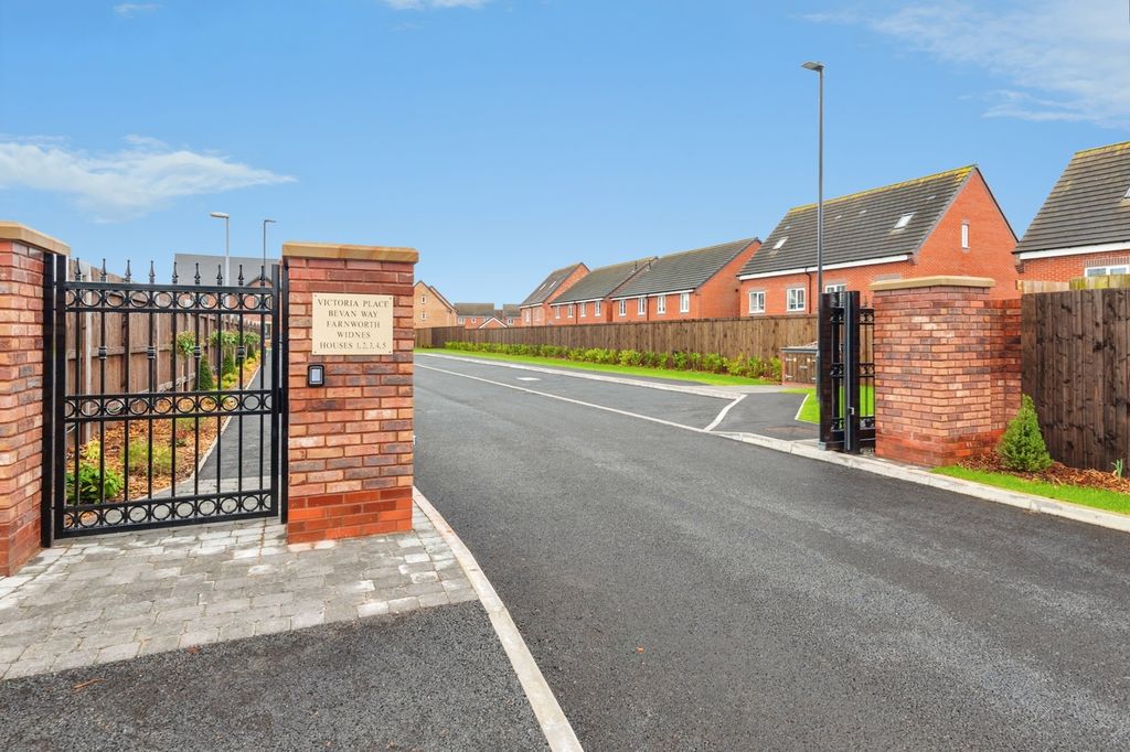 Additional image 3 of 5 bed detached house for saleVictoria Place, Bevan Way, Widnes, Cheshire WA8