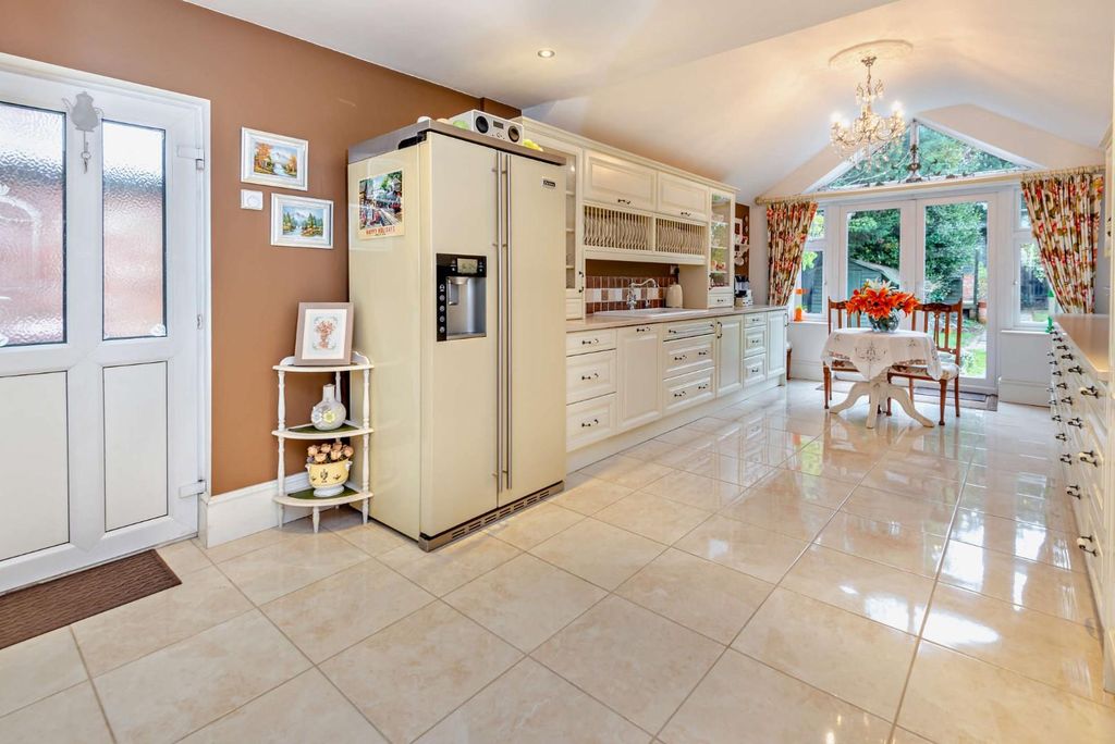 Additional image 5 of 4 bed property for saleClifford Grove, Ashford TW15