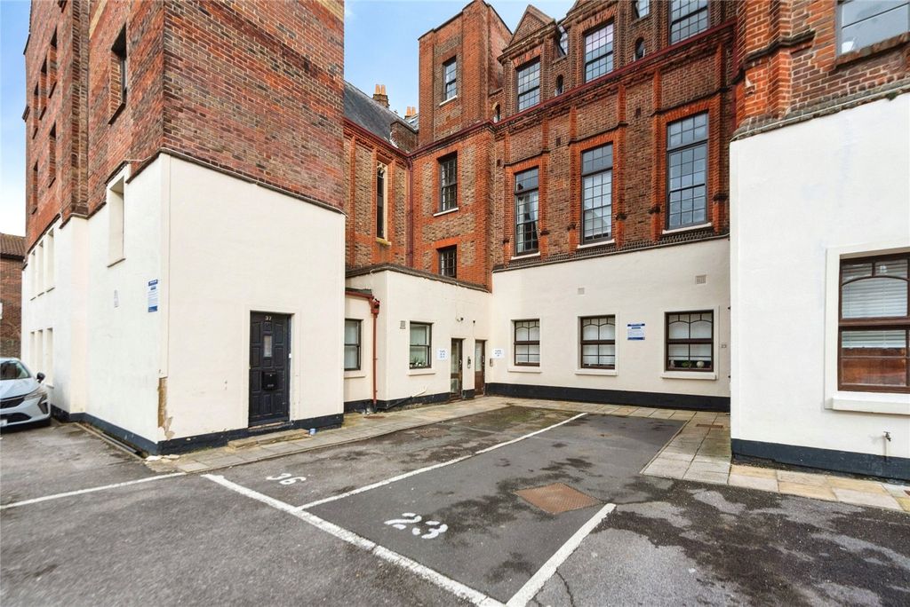 1 bed flat for saleLawrence Road, Southsea, Hampshire PO5