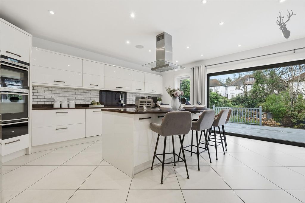 Additional image 3 of 4 bed detached house for saleThe Glade, Woodford Green IG8