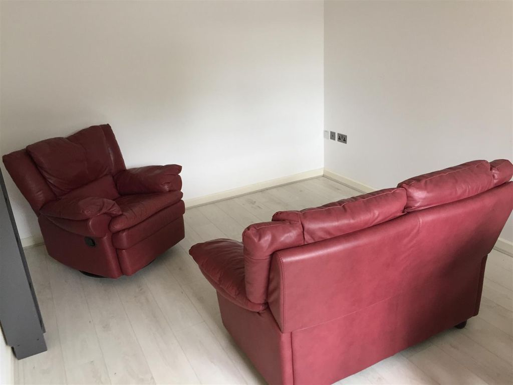 2 bed flat for saleRosehill, Willenhall WV13 photo 3