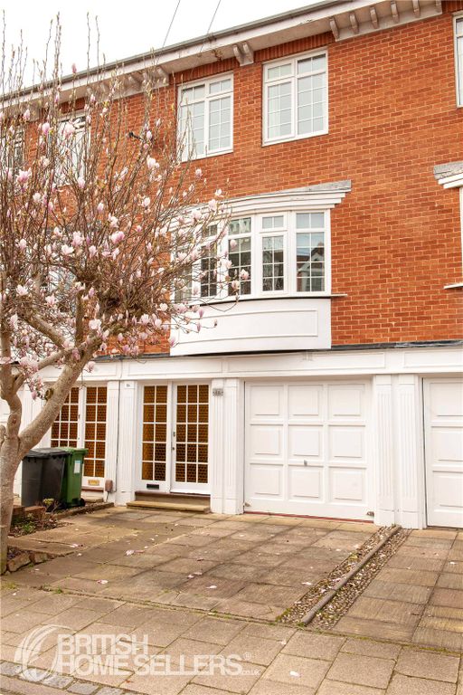 3 bed town house for saleQueen's Grove, Southsea, Hampshire PO5
