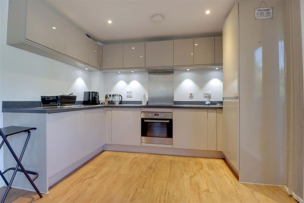 Additional image 2 of 2 bed flat for saleRamsden Court, Wickford SS12