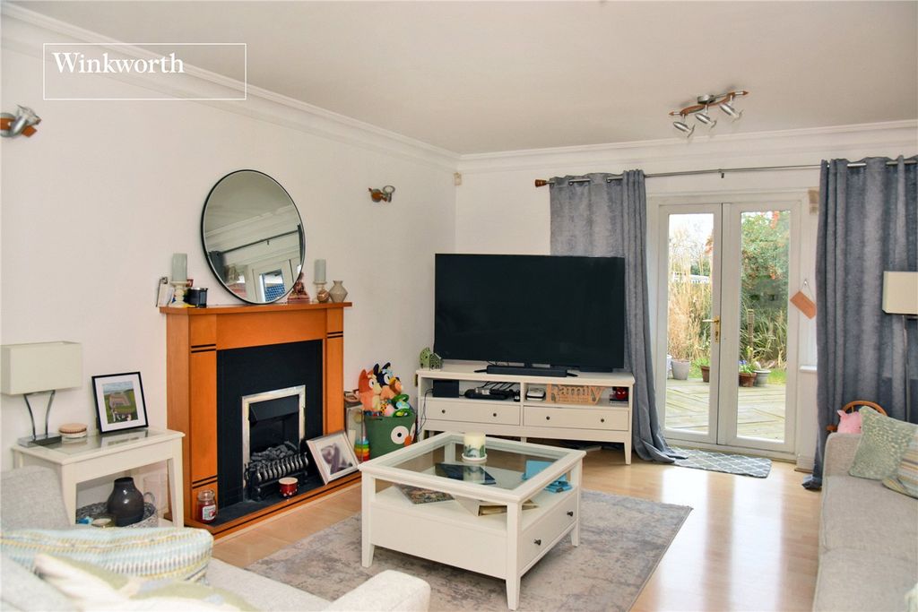 Additional image 5 of 3 bed semi-detached house for saleLower Green Gardens, Worcester Park KT4