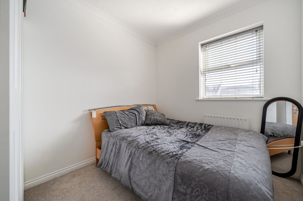 Additional image 8 of 1 bed flat for saleKingston Road, Portsmouth, Hampshire PO2