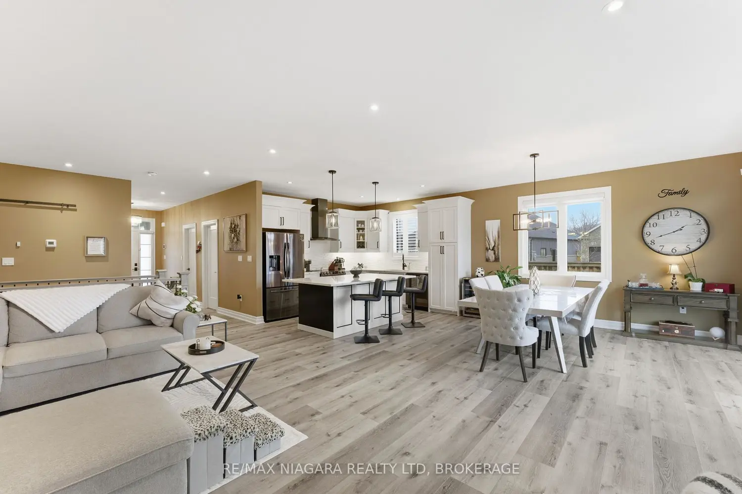 Additional image 9 of 3616 Canfield Crescent
