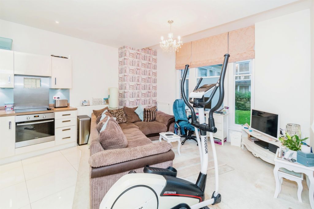 Additional image 5 of 2 bed flat for saleJames Weld Close, Southampton SO15