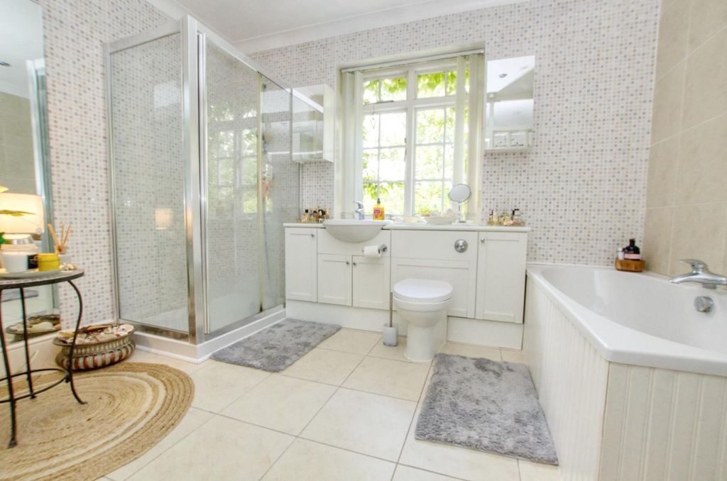 Additional image 7 of 2 bed cottage for salePortsmouth Road, Southampton SO19