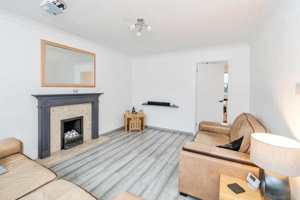 Additional image 2 of 3 bed semi-detached house for saleCowley Close, Southampton SO16