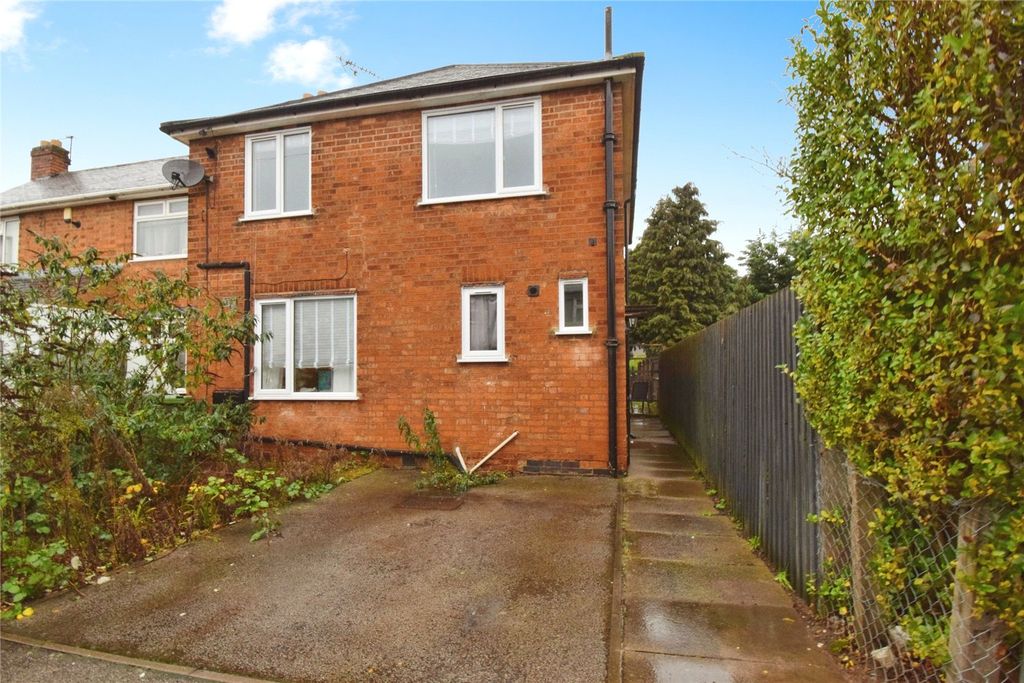 4 bed semi-detached house for saleCoronation Avenue, Wigston, Leicestershire LE18