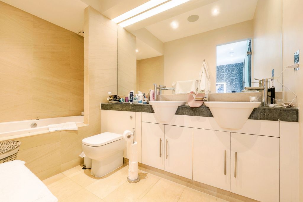 Additional image 13 of 3 bed flat for saleBartholomew House, Richmond Drive, Woodford Green IG8