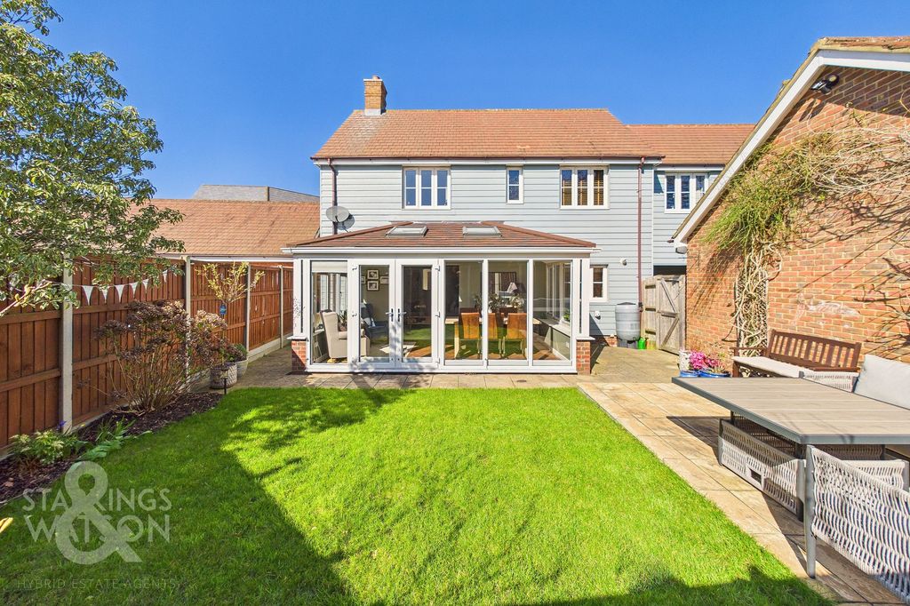 4 bed link detached house for salePetunia Court, Wymondham NR18