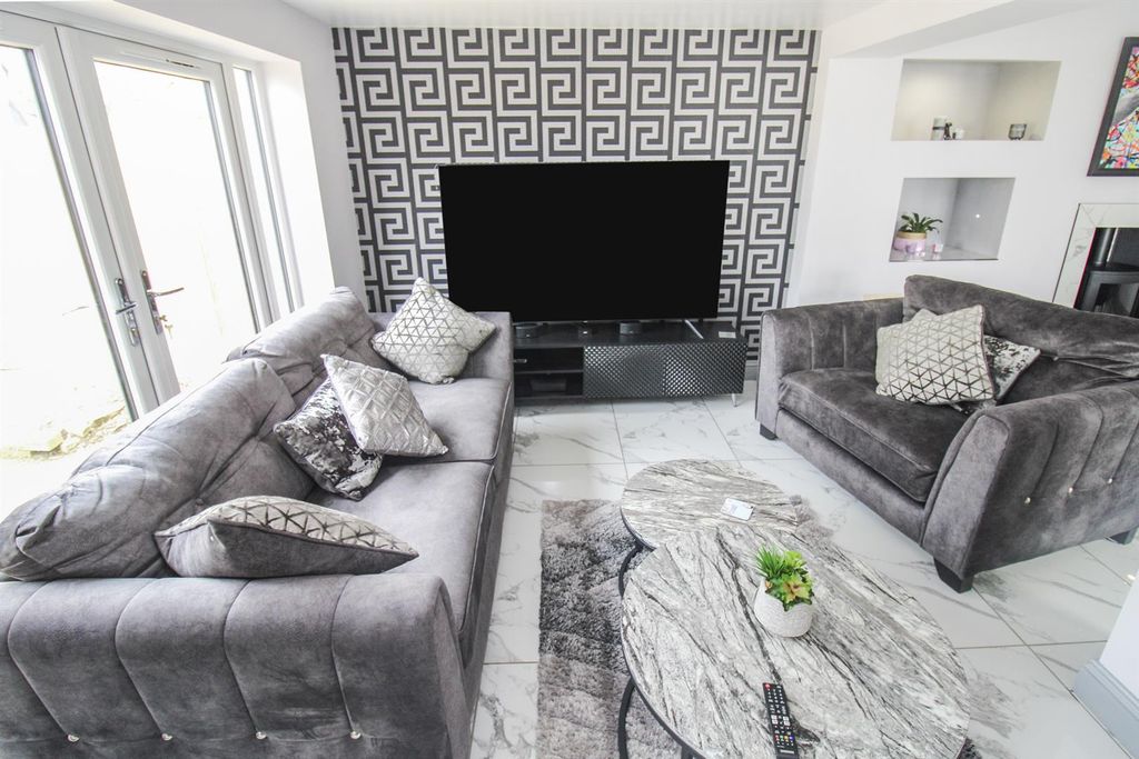Additional image 5 of 4 bed semi-detached house for saleHowe Crescent, Corby NN17
