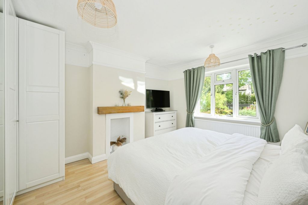 Additional image 11 of 4 bed semi-detached house for saleSalmons Lane, Whyteleafe CR3